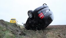 Prie Joni&scaron;kio nuo kelio nulėkė ir vertėsi dviratininko &bdquo;pabaidytas&ldquo; automobilis