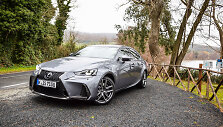 Atnaujintas &bdquo;Lexus IS&ldquo; automobilis