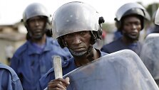 Protestuotojai prie&scaron;inasi dabartinio prezidento Pierro Nkurunzizos sprendimui siekti trečios kadencijos