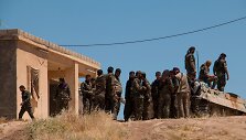 Kurdų apsaugos būriai atkovotoje teritorijoje Sirijos pietuose