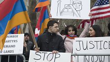 Armėnijoje į demonstraciją dėl neramumų Kalnų Karabache susirinko tūkstančiai