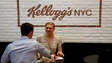 &bdquo;Kellogg&ldquo; atidarė pirmąją sausų pusryčių kavinę Niujorke