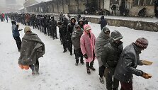 Migrantai Serbijoje i&scaron;sirikiuoja maisto daviniui