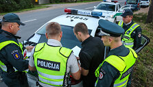 Sustabdytas &bdquo;Mercedes-Benz&ldquo; vairuotojas &ndash; ie&scaron;komas policijos