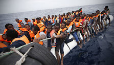 I&scaron;gelbėti 27 migrantai