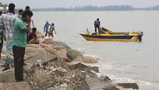 Banglade&scaron;o gyventojai ruo&scaron;iasi audrai