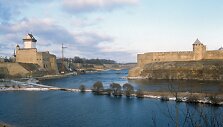 Estija (kairėje), Rusija (de&scaron;inėje)