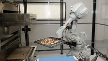Picą gaminantis robotas