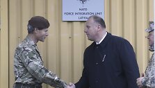 Latvijos gynybos ministras priima NATO karius