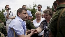 Donecko gyventojai rei&scaron;kė nepasitenkinimą Aleksandrui Zacharčenkai.