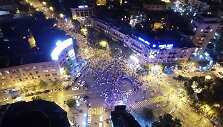 Jerevane protestuotojai nepaklūsta policijos reikalavimams i&scaron;siskirstyti po įtemptos nakties