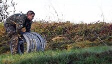 Slovėnijos armija įrenginėja spygliuotų vielų užtvaras