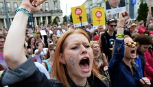 Lenkijoje vyksta protestai prie&scaron; abortų draudimus