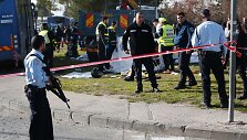 Sekmadienį Jeruzalėje sunkvežimis įsirėžė į žmonių minią.