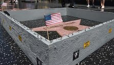 Aplink Donaldo Trumpo žvaigždę &scaron;lovės alėjoje Holivude pastatyta siena