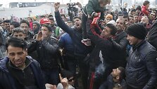 Migrantai blokuoja geležinkelį Graikijos ir Makedonijos pasienyje