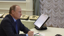 Rusijos prezidentas Vladimiras Putinas antradienį nurodė pradėti tiesti beveik tūkstančio kilometrų ilgio magistralinį dujotiekį, kuris aprūpintų dujomis antrąjį Rusijos eksporto dujotiekį per Baltijos jūrą &bdquo;Nord Stream 2&ldquo;
