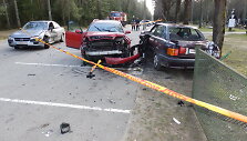(I&scaron; kairės) &bdquo;Opel Omega&ldquo;, &bdquo;Audi A6&ldquo; ir &bdquo;Audi 80&ldquo; įvykio vietoje