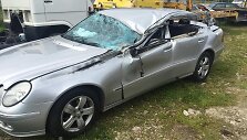 &bdquo;Mercedes-Benz&ldquo; po susidūrimo su kombaino a&scaron;menimis 