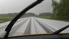 Kru&scaron;a kelyje &Scaron;iauliai &ndash; Palanga, pravažiavus Kur&scaron;ėnus