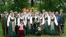 Tautinių &scaron;okių kolektyvas &bdquo;&Scaron;imtažiedis&ldquo;