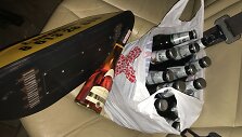 &Scaron;alia atvežto alkoholio gulėjo ir taksi ženklas su kontaktais
