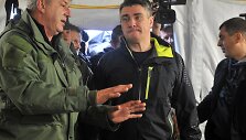 Kroatijos premjeras Zoranas Milanovičius (centre)