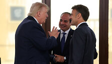 Emmanuelis Macronas /  / AP
