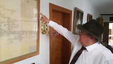 Wolfgangas von Stettenas prie giminės medžio
