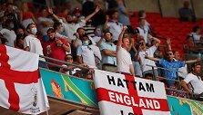 Anglijos rinktinės sirgaliai &bdquo;Wembley&ldquo; stadione 