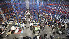 Migrantai logistikos sandėlyje Baltarusijoje
