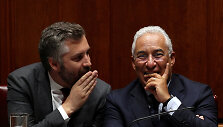 Portugalijos infrastruktūros ministras Pedro Nunesas Santosas ir kairiųjų ministras pirmininkas Antonio Costa