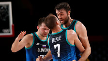 Luka Dončičius, Klemenas Prepeličius ir Mike'as Tobey