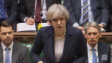 Theresa May Bendruomenių rūmuose.