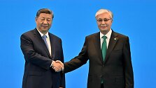 Xi Jinpingas su Uzbekistano prezidentu Kazachstane / HANDOUT / AFP