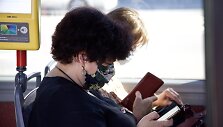 Vie&scaron;ojo transporto kontrolė Vilniuje primena keleiviams dėvėti kaukes