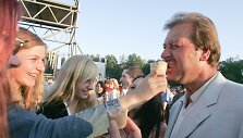 Viktoras Uspaskichas Ledų &scaron;ventėje 2004 metais. / Kęstutis Vanagas nuotr.