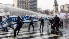 Argentinoje protestuotojai prie&scaron; J. Milei ekonomines reformas susirėmė su policija / TOMAS CUESTA / AFP