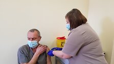 &Scaron;iaulietis Sigitas Einikis skiepijasi nuo COVID-19