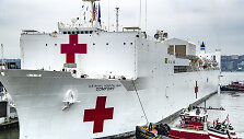 JAV karinio jūrų laivyno laivas-ligoninė &bdquo;USNS Comfort&ldquo; Niujorke