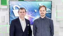 Nacionalinio kibernetinio saugumo centro direktorius Rytis Rainys ir &bdquo;Telia&ldquo; interneto produktų vadovu Mantas Ažondenis
