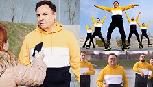 Petras Gražulis Klaipėdoje &scaron;oko pagal dainą &bdquo;Kas ne&scaron;okinės&ldquo;