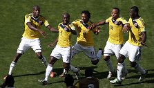 Pablo Armero (antras i&scaron; kairės) džiaugiasi įvarčiu su komandos draugais