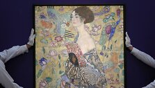 Gustavo Klimto darbas &bdquo;Dama su vėduokle&ldquo;