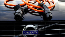 &bdquo;Volvo&ldquo; ir įkrovimo kabelis