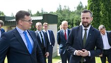 Lenkijos gynybos ministras ir vicepremjeras Wladyslawas Kosiniakas-Kamyszas ir Lietuvos kra&scaron;to apsaugos ministras Laurynas Kasčiūnas / Robertas Riabovas/BNS nuotr.