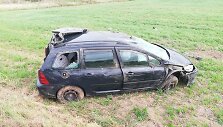Kauno rajone nuo kelio nuvažiavo ir vertėsi &bdquo;Peugeot&ldquo;