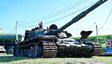  Kaune eksponuojamas Ukrainoje sunaikintas rusų tankas T-72B