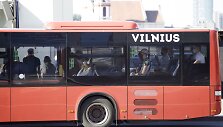 Vie&scaron;ojo transporto kontrolė Vilniuje primena keleiviams dėvėti kaukes