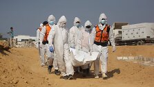 Gazos Ruože ne&scaron;ami žuvusiųjų kūnai  / BASHAR TALEB / AFP